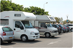 les camping-cars stationnent à nouveau sur les places et voies publiques de la commune